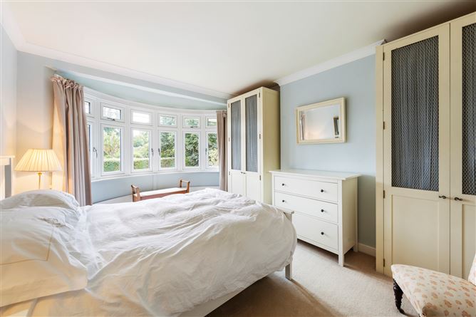 https://photos-a.propertyimages.ie/media/2/6/2/4828262/2556eb56-0251-4311-bbb7-3b0592008d6b_l.jpg