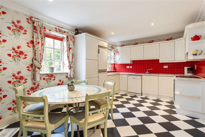 33 Heytesbury Lane, Ballsbridge, Dublin 4