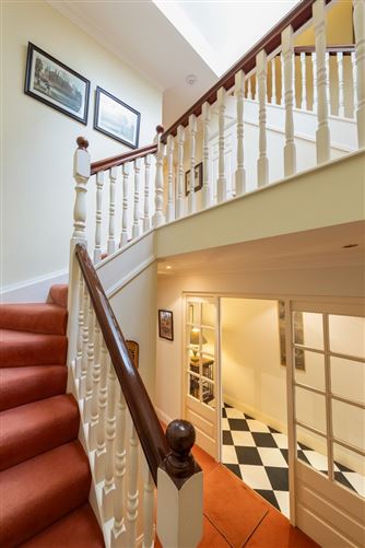 33 Heytesbury Lane, Ballsbridge, Dublin 4