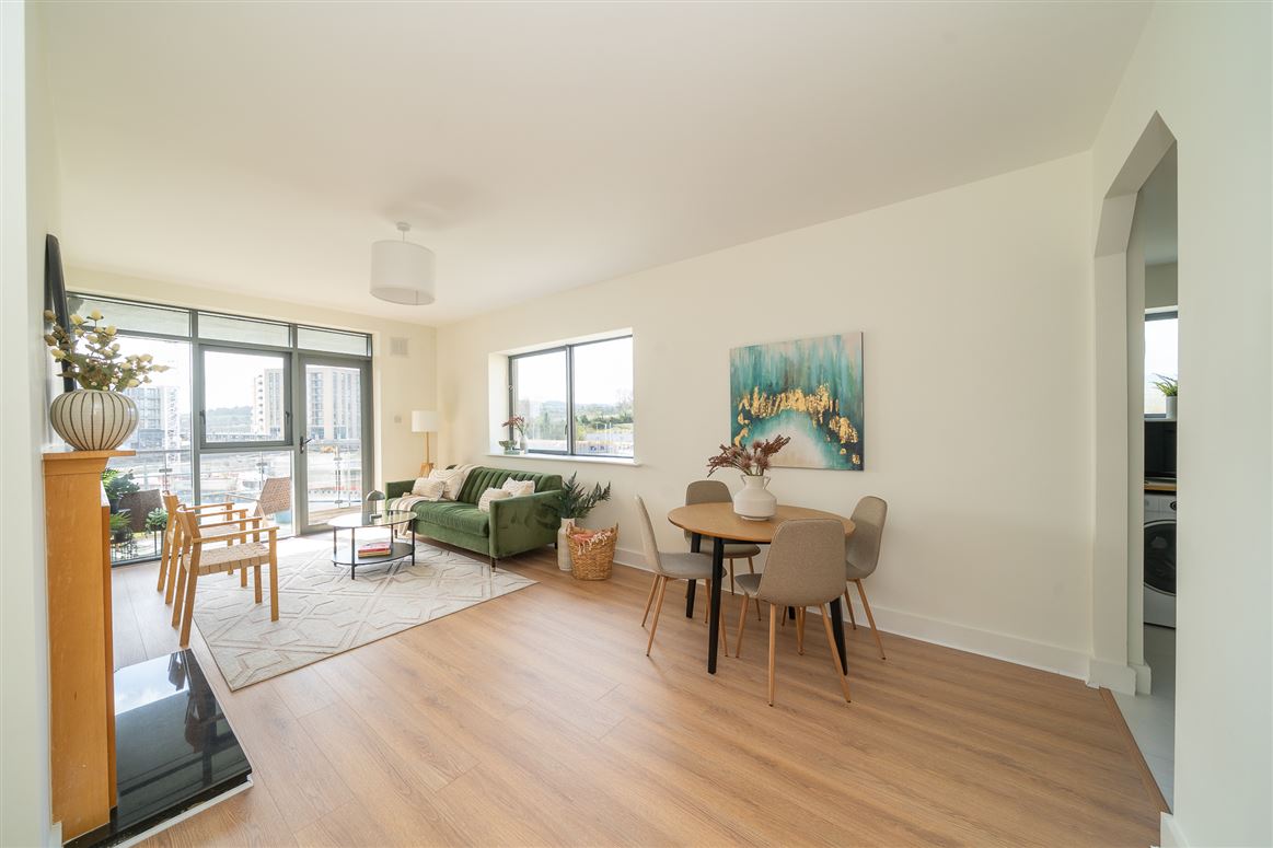 8 The Oval, Tullyvale, Cabinteely, Dublin 18