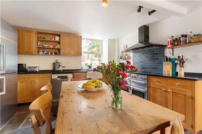 https://photos-a.propertyimages.ie/media/2/6/2/5002262/5ca7e7a3-f98e-43d3-8d27-1337481f03db_l.jpg