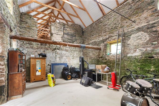 https://photos-a.propertyimages.ie/media/2/6/2/5002262/5ca7e7a3-f98e-43d3-8d27-1337481f03db_l.jpg