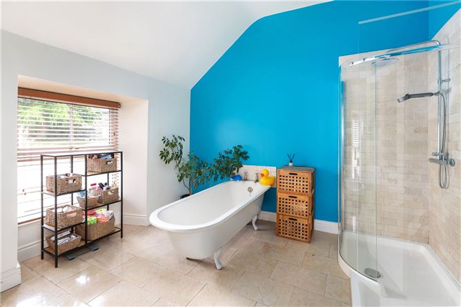https://photos-a.propertyimages.ie/media/2/6/2/5002262/5ca7e7a3-f98e-43d3-8d27-1337481f03db_l.jpg