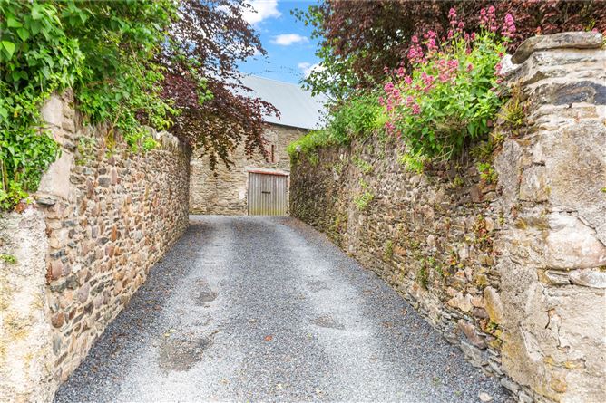 https://photos-a.propertyimages.ie/media/2/6/2/5002262/5ca7e7a3-f98e-43d3-8d27-1337481f03db_l.jpg