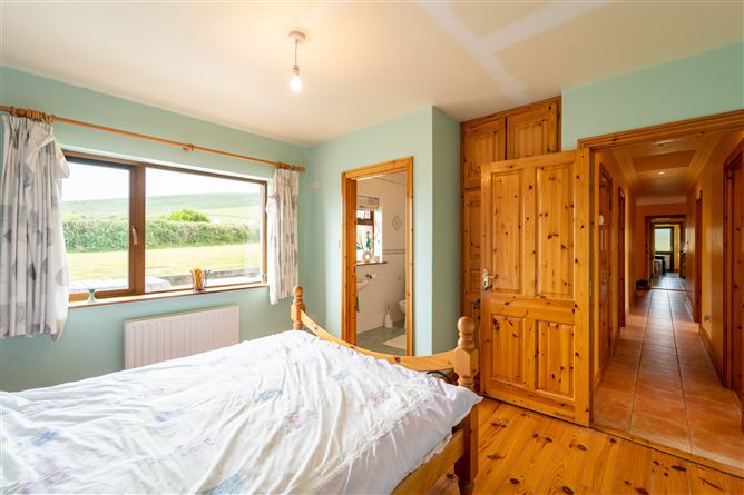 No. 2 Oilean Rua, Ballyferriter, Kerry