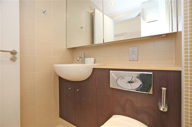 69 The Sarsfield, The Strand, Limerick