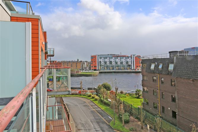 69 The Sarsfield, The Strand, Limerick