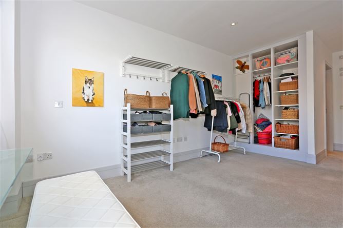 69 The Sarsfield, The Strand, Limerick