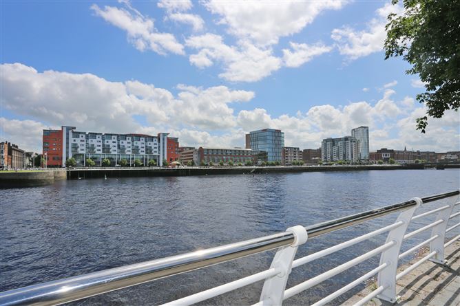 69 The Sarsfield, The Strand, Limerick