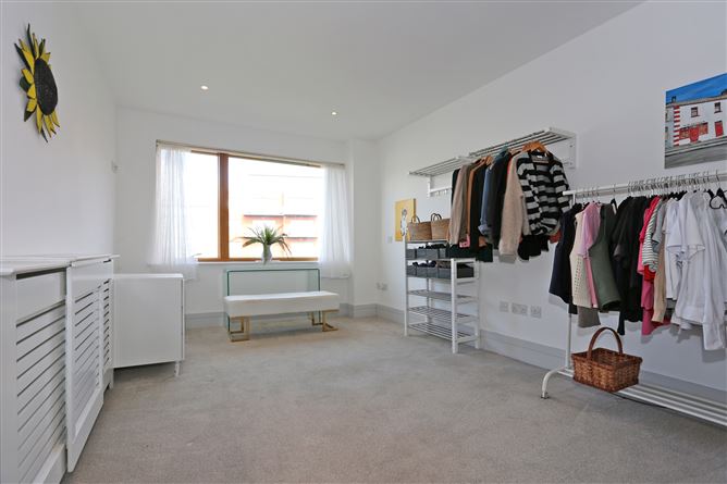 69 The Sarsfield, The Strand, Limerick