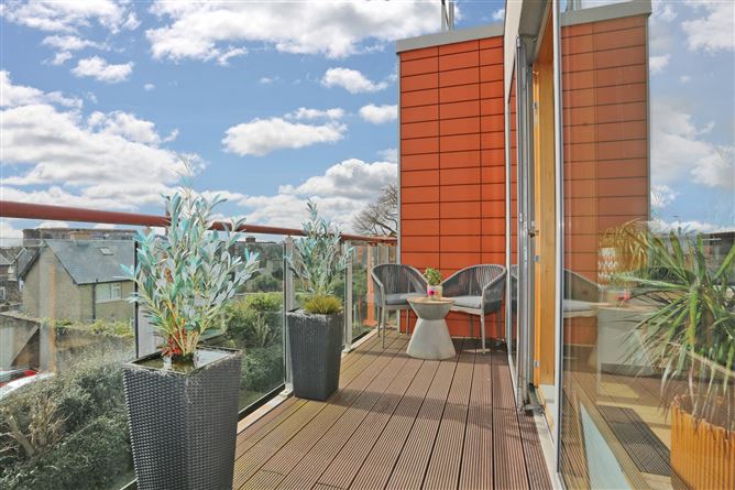 69 The Sarsfield, The Strand, Limerick