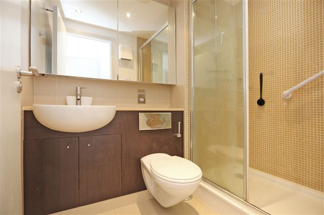 69 The Sarsfield, The Strand, Limerick