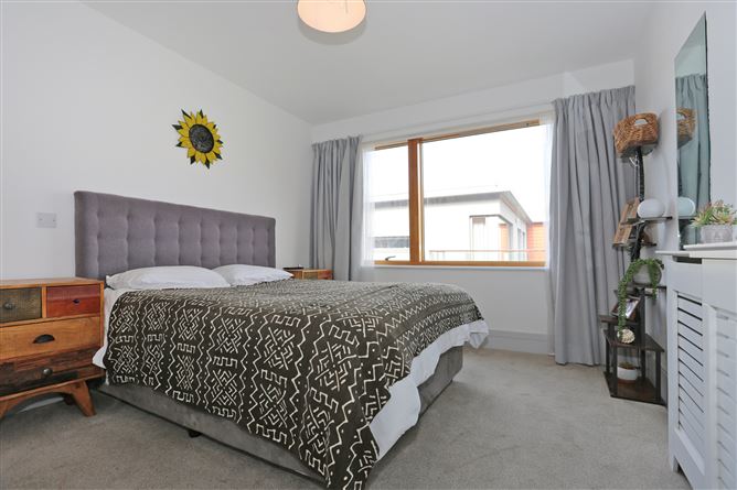 69 The Sarsfield, The Strand, Limerick