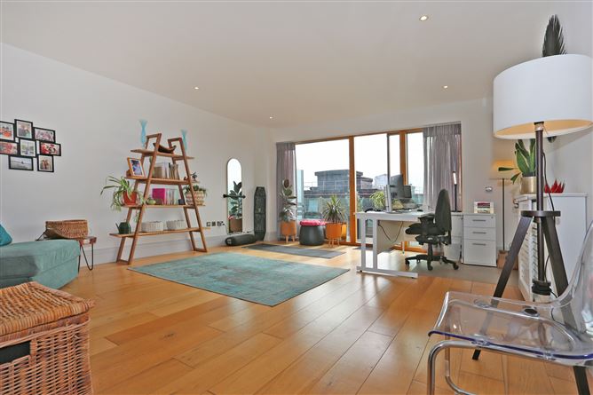 69 The Sarsfield, The Strand, Limerick