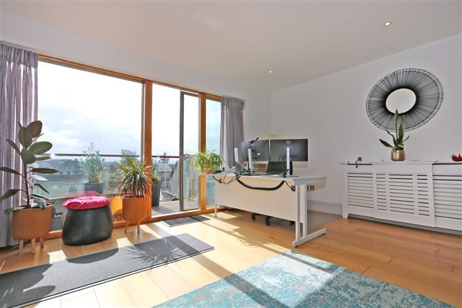 69 The Sarsfield, The Strand, Limerick