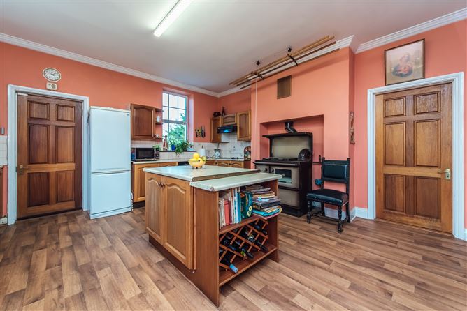 Beechfield House On c. 34 Acres / 13.8 HA., Rathballylong, Blessington, Wicklow