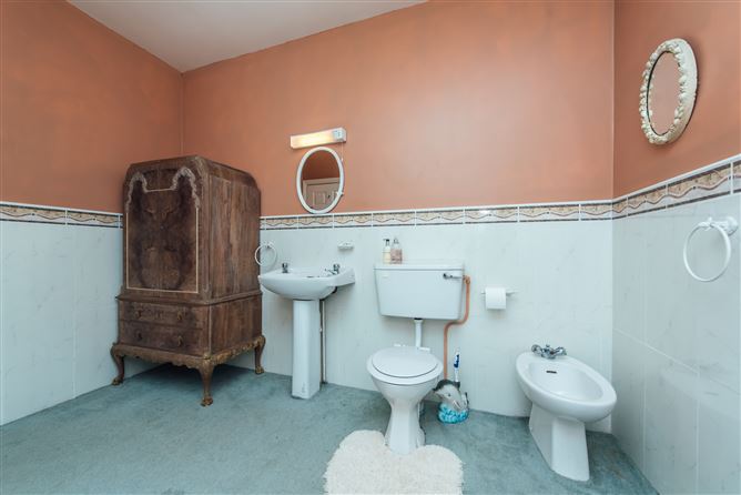 Beechfield House On c. 34 Acres / 13.8 HA., Rathballylong, Blessington, Wicklow