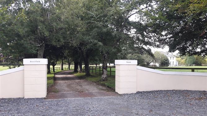 Beechfield House On c. 34 Acres / 13.8 HA., Rathballylong, Blessington, Wicklow