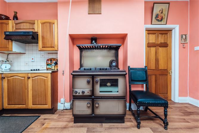 Beechfield House On c. 34 Acres / 13.8 HA., Rathballylong, Blessington, Wicklow