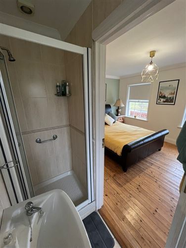 Safe Family Homestay with Private E, Carrick-on-Shannon, Co. Leitrim