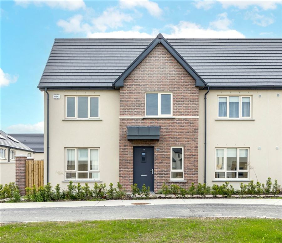10 The Rise, Kilmartin Grove, Hollystown, County Dublin