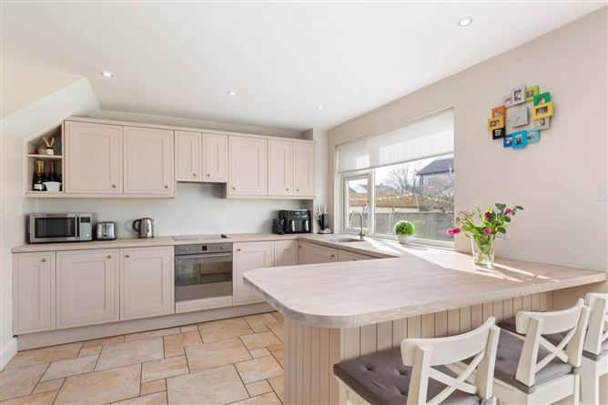 https://photos-a.propertyimages.ie/media/2/6/6/4909662/f417f1d1-5893-48c3-9282-18bc678a432d_l.jpg