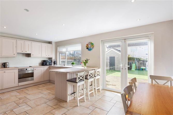 https://photos-a.propertyimages.ie/media/2/6/6/4909662/f417f1d1-5893-48c3-9282-18bc678a432d_l.jpg