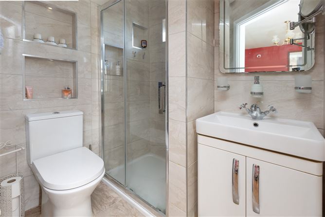 https://photos-a.propertyimages.ie/media/2/6/6/4929662/c3f205a4-07c3-440a-8522-0356f446a319_l.jpg