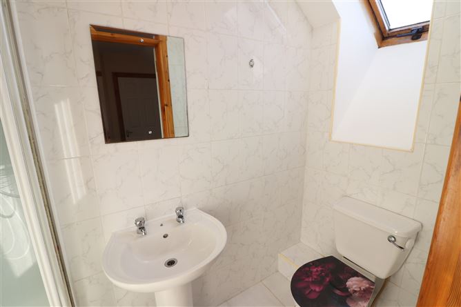 https://photos-a.propertyimages.ie/media/2/6/6/5014662/f83ed4ca-f494-4a63-8097-b492bffc6543_l.jpeg