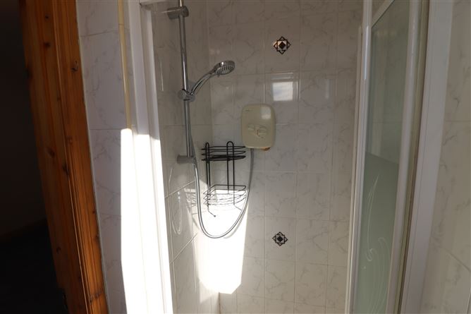 https://photos-a.propertyimages.ie/media/2/6/6/5014662/f83ed4ca-f494-4a63-8097-b492bffc6543_l.jpeg