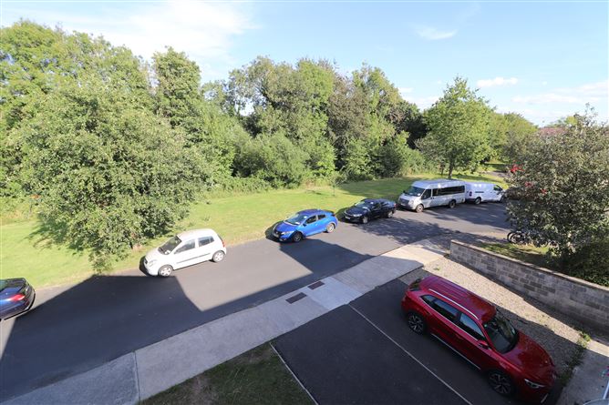 https://photos-a.propertyimages.ie/media/2/6/6/5014662/f83ed4ca-f494-4a63-8097-b492bffc6543_l.jpeg