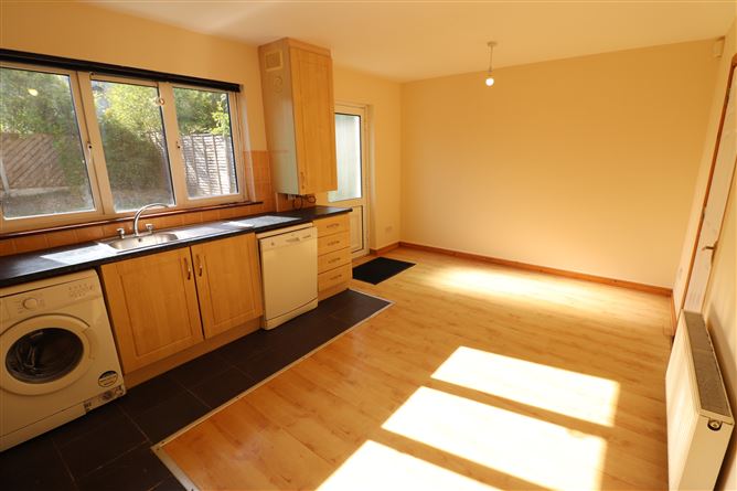 https://photos-a.propertyimages.ie/media/2/6/6/5014662/f83ed4ca-f494-4a63-8097-b492bffc6543_l.jpeg