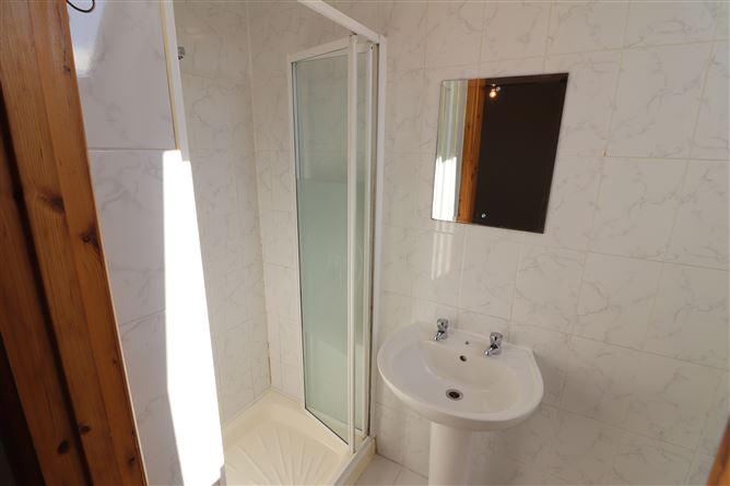 https://photos-a.propertyimages.ie/media/2/6/6/5014662/f83ed4ca-f494-4a63-8097-b492bffc6543_l.jpeg