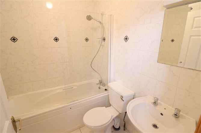 https://photos-a.propertyimages.ie/media/2/6/6/5014662/f83ed4ca-f494-4a63-8097-b492bffc6543_l.jpeg