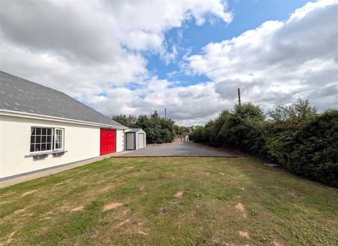 https://photos-a.propertyimages.ie/media/2/6/7/4947762/bf15200e-cc1d-4bd9-8d6d-6e7d56808cc5_l.jpg