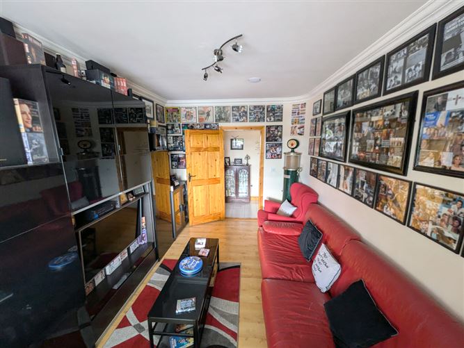 https://photos-a.propertyimages.ie/media/2/6/7/4947762/bf15200e-cc1d-4bd9-8d6d-6e7d56808cc5_l.jpg