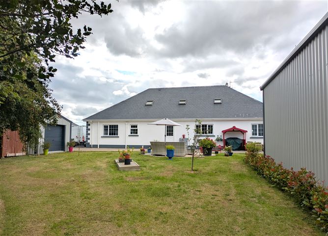 https://photos-a.propertyimages.ie/media/2/6/7/4947762/bf15200e-cc1d-4bd9-8d6d-6e7d56808cc5_l.jpg