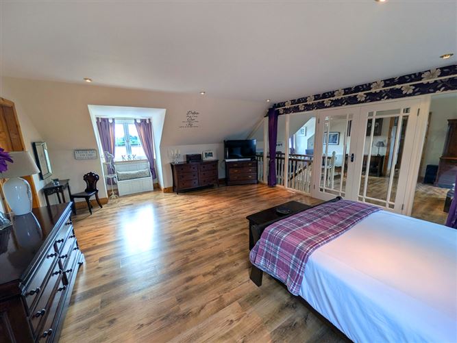 https://photos-a.propertyimages.ie/media/2/6/7/4947762/bf15200e-cc1d-4bd9-8d6d-6e7d56808cc5_l.jpg