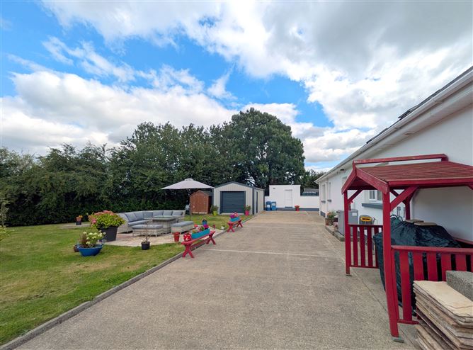 https://photos-a.propertyimages.ie/media/2/6/7/4947762/bf15200e-cc1d-4bd9-8d6d-6e7d56808cc5_l.jpg