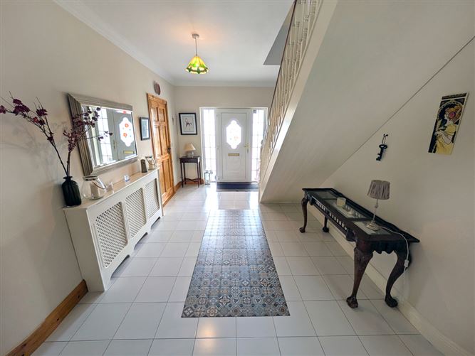 https://photos-a.propertyimages.ie/media/2/6/7/4947762/bf15200e-cc1d-4bd9-8d6d-6e7d56808cc5_l.jpg
