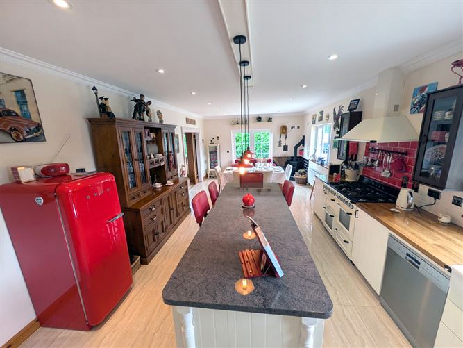 https://photos-a.propertyimages.ie/media/2/6/7/4947762/bf15200e-cc1d-4bd9-8d6d-6e7d56808cc5_l.jpg