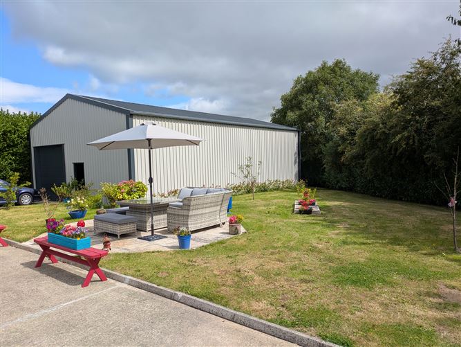https://photos-a.propertyimages.ie/media/2/6/7/4947762/bf15200e-cc1d-4bd9-8d6d-6e7d56808cc5_l.jpg