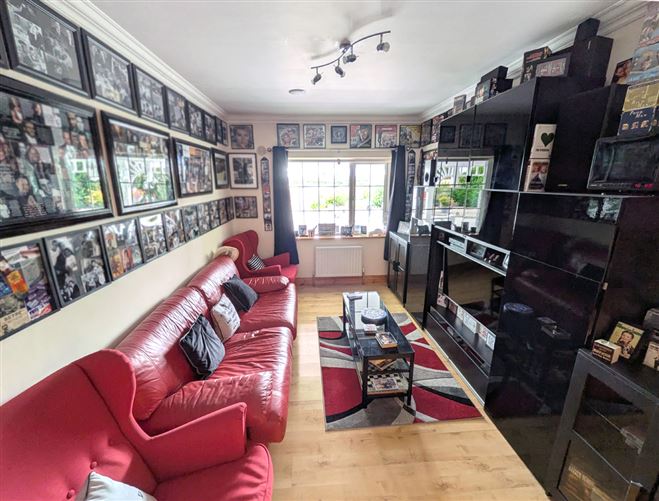https://photos-a.propertyimages.ie/media/2/6/7/4947762/bf15200e-cc1d-4bd9-8d6d-6e7d56808cc5_l.jpg