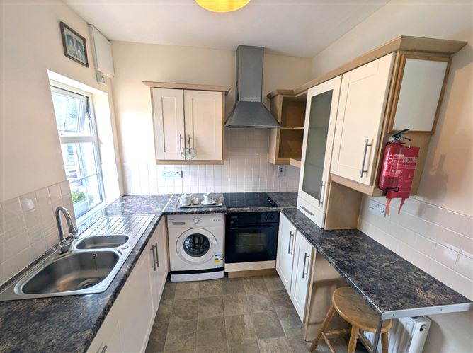 https://photos-a.propertyimages.ie/media/2/6/7/4947762/bf15200e-cc1d-4bd9-8d6d-6e7d56808cc5_l.jpg