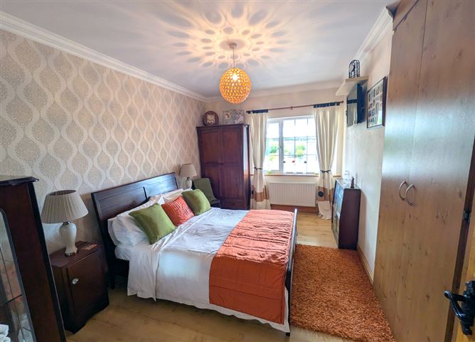 https://photos-a.propertyimages.ie/media/2/6/7/4947762/bf15200e-cc1d-4bd9-8d6d-6e7d56808cc5_l.jpg