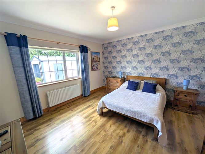 https://photos-a.propertyimages.ie/media/2/6/7/4947762/bf15200e-cc1d-4bd9-8d6d-6e7d56808cc5_l.jpg