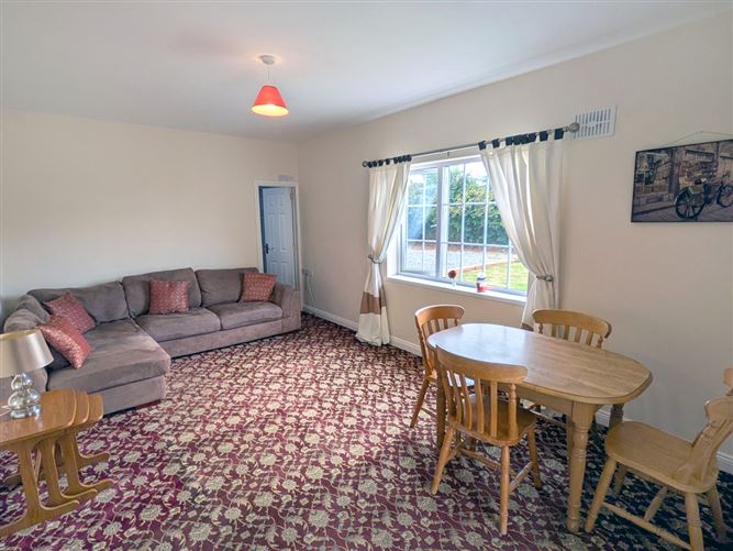 https://photos-a.propertyimages.ie/media/2/6/7/4947762/bf15200e-cc1d-4bd9-8d6d-6e7d56808cc5_l.jpg