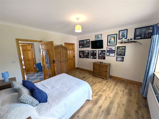 https://photos-a.propertyimages.ie/media/2/6/7/4947762/bf15200e-cc1d-4bd9-8d6d-6e7d56808cc5_l.jpg