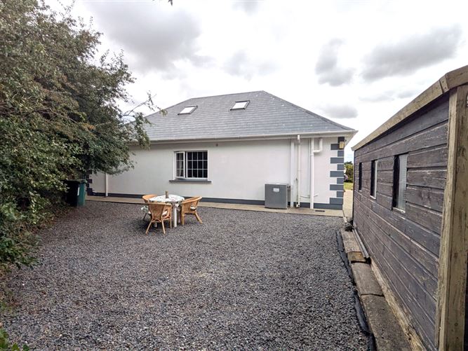 https://photos-a.propertyimages.ie/media/2/6/7/4947762/bf15200e-cc1d-4bd9-8d6d-6e7d56808cc5_l.jpg