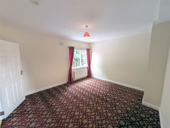https://photos-a.propertyimages.ie/media/2/6/7/4947762/bf15200e-cc1d-4bd9-8d6d-6e7d56808cc5_l.jpg